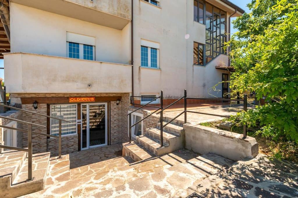Old Club Casa Vacanze Carlo Trani Aprilia Exterior photo